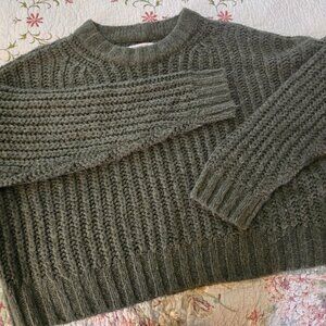 WOMAN'S XS-TP AMERICAN EAGLE OUTFITTERS-SHORT SWEATER-DARK GRAY